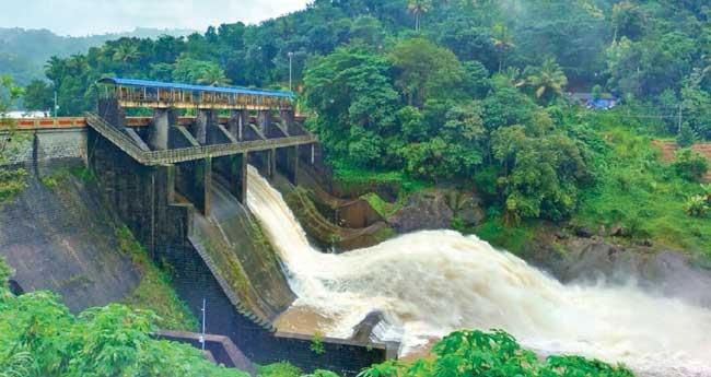പാംബ്ല, ക​ല്ലാ​ർ​കു​ട്ടി ഡാ​മു​ക​ൾ തു​റ​ക്കു​ന്നു
