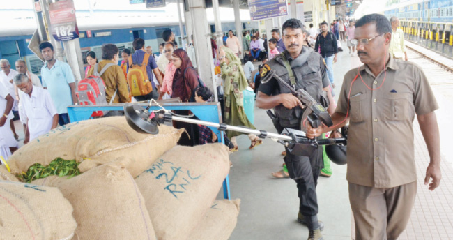 ഭീ​ക​ര​ഭീ​ഷ​ണി: സംസ്ഥാനത്തു സുരക്ഷ വർധിപ്പിച്ചു;   ല​ക്ഷ്യം ആരാധനാ​ല​യ​ങ്ങ​ൾ