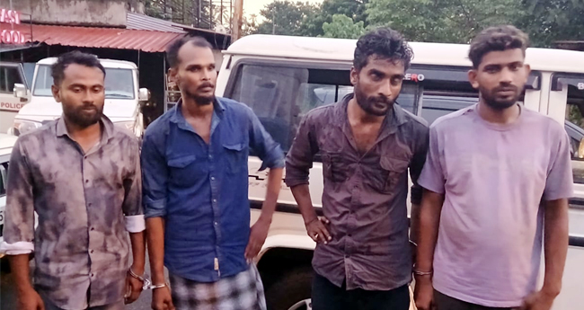 പാ​ലി​യേ​ക്ക​ര​യി​ല്‍ വ​ന്‍ ക​ഞ്ചാ​വു​വേ​ട്ട; നാ​ലു​പേ​ര്‍ അ​റ​സ്റ്റി​ല്‍