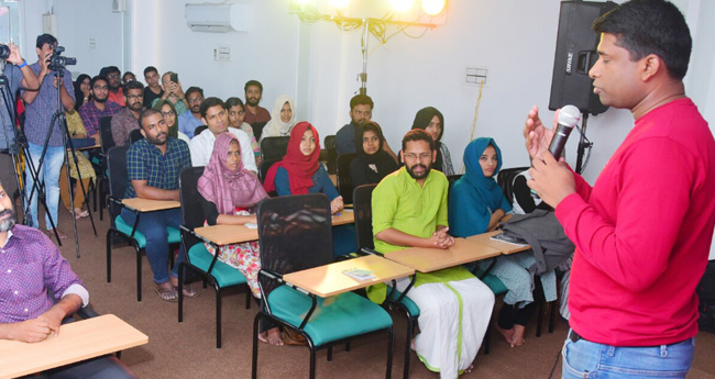 പ്ര​തി​ക​രി​ക്കേ​ണ്ട  സ​മ​യ​ത്ത് ആ​ർ​ജ​വം  കാ​ണി​ക്ക​ണം:  ക​ണ്ണ​ൻ ഗോ​പി​നാ​ഥ​ൻ