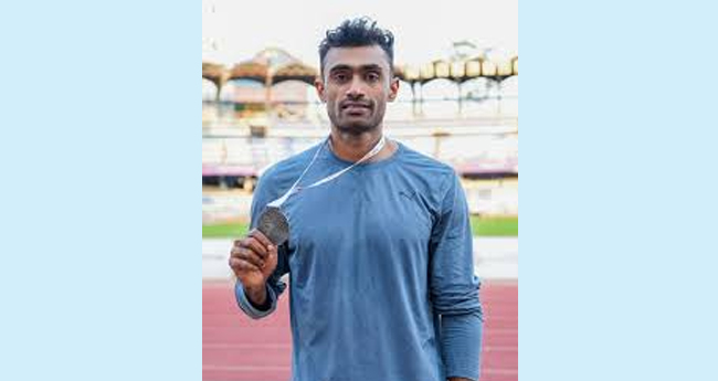 ട്രിപ്പിളിൽ കാ​ര്‍​ത്തി​ക്കി​നു സ്വ​ര്‍​ണം