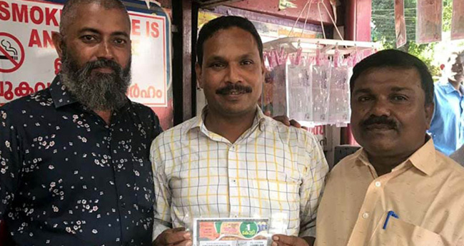 ഒ​രു ഫോ​ണ്‍​കോ​ളി​ൽ ക​റു​ക​ച്ചാ​ലി​ലെ ടാ​ക്സി ഡ്രൈ​വ​ർ മ​നോ​ജ് കോ​ടി​പ​തി