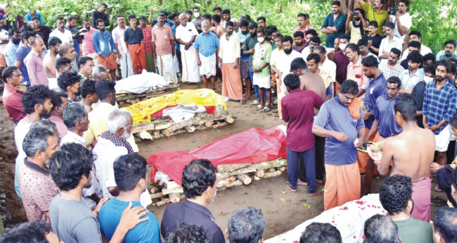 കാ​​​ഷ്മീ​​​രി​​​ൽ അ​​​പ​​​ക​​​ട​​​ത്തി​​​ൽ  മ​​​രി​​​ച്ച​​​വ​​​ർ​​​ക്കു യാ​​​ത്രാ​​​മൊ​​​ഴി
