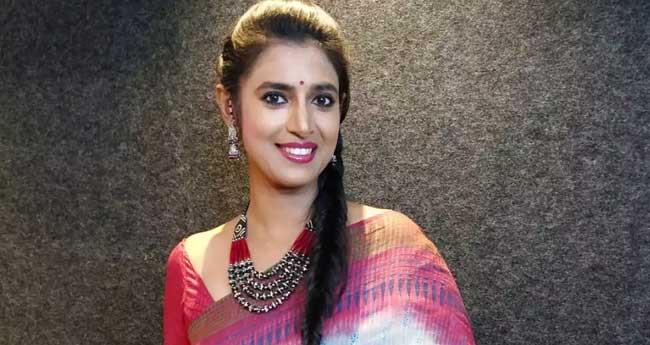 വ്യാ​ജ മ​ദ്യം കു​ടി​ച്ചു മ​രി​ച്ച​വ​ർ​ക്ക് എ​ന്തി​നാ​ണ് ധ​ന​സ​ഹാ​യം; ക​ള്ളാ​ക്കു​റി​ച്ചി സം​ഭ​വ​ത്തി​ൽ ന​ടി ക​സ്തൂ​രി