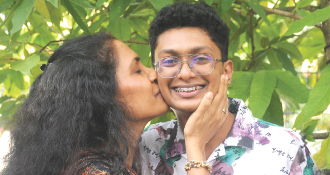 കീം ​​​​​പ​​​​​രീ​​​​​ക്ഷ ഒ​​​​​ന്നാം റാ​​​​​ങ്ക് നേ​​​​​ടി​​​​​യ ജോ​​​​​ഷ്വാ പ​​​​​റ​​​​​യു​​​​​ന്നു ;പ​ഠി​ക്കു​മ്പോ​ള്‍ പ​ഠ​നം മാ​ത്രം