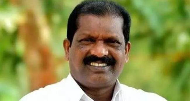 പൊ​ളി​ച്ച കു​ടി​ലു​ക​ൾ അ​വി​ടെ ത​ന്നെ കെ​ട്ടി​ക്കൊ​ടു​ക്ക​ണം: മ​ന്ത്രി ഒ.​ആ​ർ.​കേ​ളു