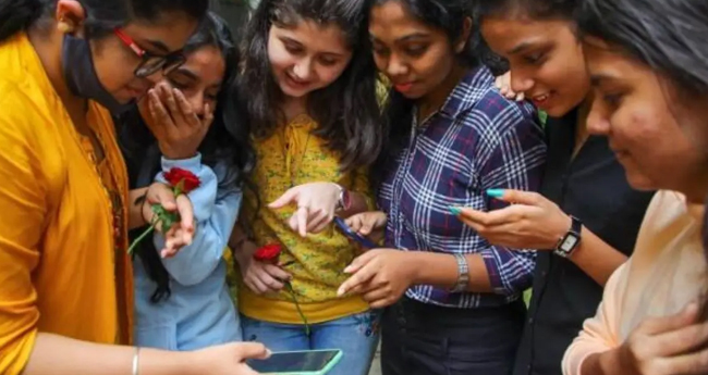 പ​രീ​ക്ഷാകേ​ന്ദ്ര​ങ്ങ​ൾ  വി​ദൂ​ര ജി​ല്ല​ക​ളി​ൽ  ല​ഭി​ച്ച​താ​യി പ​രാ​തി