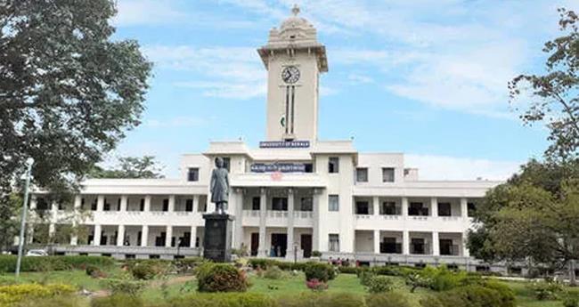 എ​ൽ​എ​ൽ​ബി പ​രീ​ക്ഷ​യു​ടെ ഉ​ത്ത​ര​ക്ക​ട​ലാ​സ് അ​ധ്യാ​പി​ക വി​ട്ടു​ന​ൽ​കി​യി​ല്ല; വീ​ട്ടി​ൽ ചെ​ന്ന് പി​ടി​ച്ചെ​ടു​ത്ത് കേ​ര​ള സ​ർ​വ​ക​ലാ​ശാ​ല