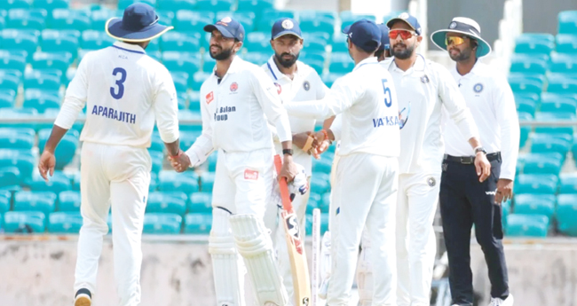ര​​ഞ്ജി ട്രോ​​ഫി : കേ​ര​ളം X മ​ഹാ​രാ​ഷ്ട്ര മ​​ത്സ​​രം സ​​മ​​നി​​ലയിൽ