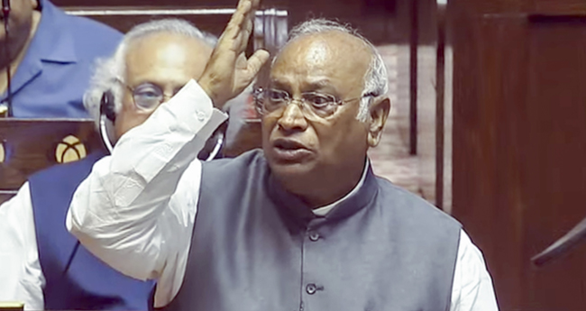 രാജ്യത്തെ രക്ഷിക്കാൻ മോദി പരാജയപ്പെടുന്നു: ഖാർഗെ