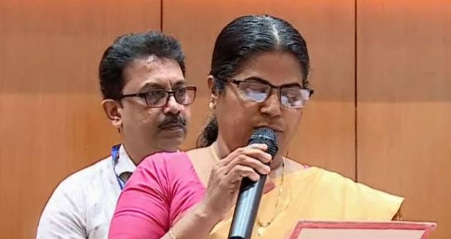 കെ.​കെ. ര​ത്ന​കു​മാ​രി ക​ണ്ണൂ​ർ ജി​ല്ലാ പ​ഞ്ചാ​യ​ത്ത് പ്ര​സി​ഡ​ന്‍റ്