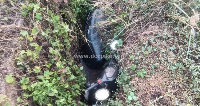 സ്കൂ​ട്ട​ർ ഓ​ട​യി​ലേ​ക്കു മ​റി​ഞ്ഞു യു​വാ​വ് മ​രി​ച്ചു