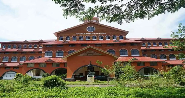 ദേ​ശ​വി​രു​ദ്ധ​തയില്ലെന്ന് ഉ​റ​പ്പാക്കാൻ നി​രീ​ക്ഷ​ണ സ​മി​തി; വി​വാ​ദ​ ഉ​ത്ത​ര​വ് പി​ൻ​വ​ലി​ച്ച്  ക​ണ്ണൂ​ർ സ​ർ​വ​ക​ലാ​ശാ​ല