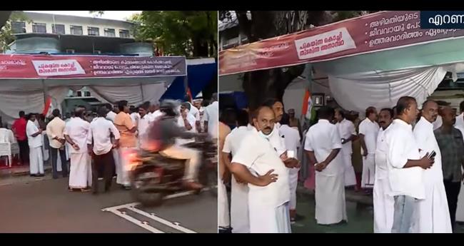 ബ്ര​ഹ്മ​പു​രം: കൊ​ച്ചി​യി​ൽ കോ​ൺ​ഗ്ര​സി​ന്‍റെ കോ​ർ​പ​റേ​ഷ​ൻ ഉ​പ​രോ​ധം; സം​ഘ​ർ​ഷം