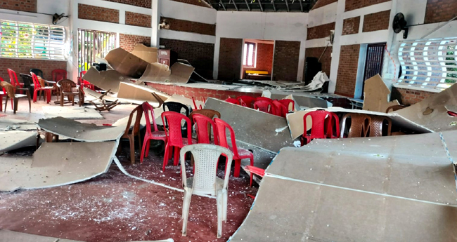 കോ​ടാ​ലി ഗ​വ. എ​ല്‍​പി സ്‌​കൂ​ളി​ല്‍   ഓ​ഡി​റ്റോ​റി​യ​ത്തി​ന്‍റെ സീ​ലിം​ഗ്  ഇ​ള​കി​വീ​ണു