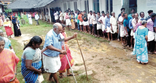 കനത്ത മഴയിലും കനത്ത പോളിംഗ്