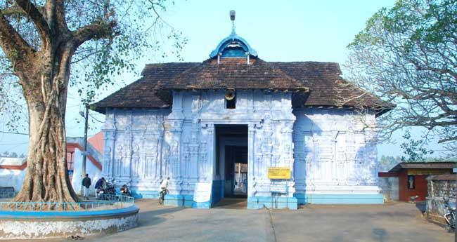 കൂ​ട​ൽ​മാ​ണി​ക്യ ക്ഷേ​ത്ര​ത്തി​ലെ ജാ​തി വി​വേ​ച​നം; ക​ഴ​ക​ക്കാ​ര​ൻ രാ​ജി​വ​ച്ചു