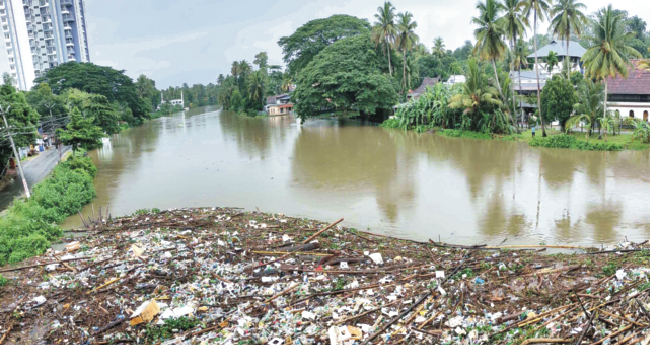 ക​ന​ത്ത മഴ തുടരുന്നു;  വ്യാപക നാ​ശ​ന​ഷ്ടം