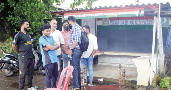 കോ​​​ഴി​​​ക്കോ​​​ട്ട് കോ​​​ണ്‍​ഗ്ര​​​സ് ഓ​​​ഫീ​​​സ് അ​​​ടി​​​ച്ചു​​​ ത​​​ക​​​ര്‍​ത്തു