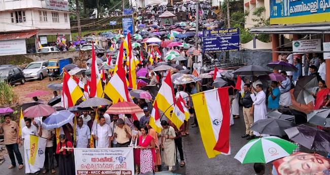 കാ​ഞ്ഞി​ര​പ്പ​ള്ളി​യി​ൽ ആ​യി​ര​ങ്ങ​ൾ അ​ണി​നി​രന്ന് ഐ​ക്യ​ദാ​ർ​ഢ്യ റാ​ലി