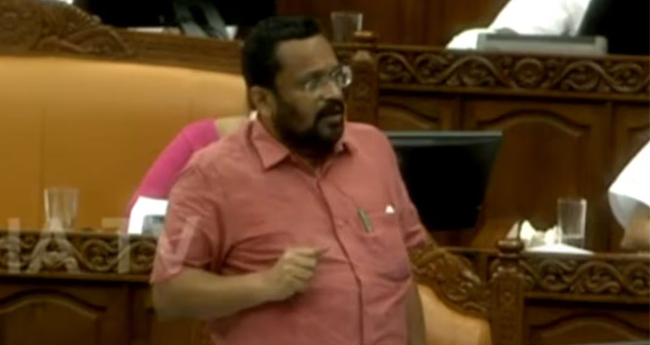 ആ​ദി​വാ​സി ഭൂ​മി ത​ട്ടി​യെ​ടു​ക്കാ​ൻ കൂ​ട്ടു​നി​ൽ​ക്കു​ന്ന  ഉ​ദ്യോ​ഗ​സ്ഥ​രെ പി​രി​ച്ചു​വി​ടു​മെ​ന്നു റ​വ​ന്യു മ​ന്ത്രി