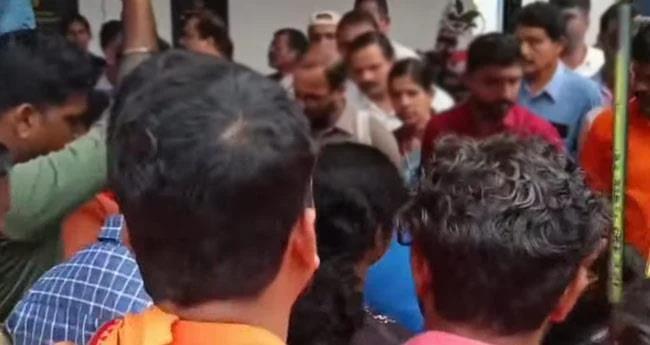 വി​ദ്യാ​ർ​ഥി​ക​ൾ വി​ഷ​പ്പു​ക ശ്വ​സി​ച്ച സം​ഭ​വം; ക​ള​ക്ട​ർ അ​ന്വേ​ഷ​ണ​ത്തി​ന് ഉ​ത്ത​ര​വി​ട്ടു