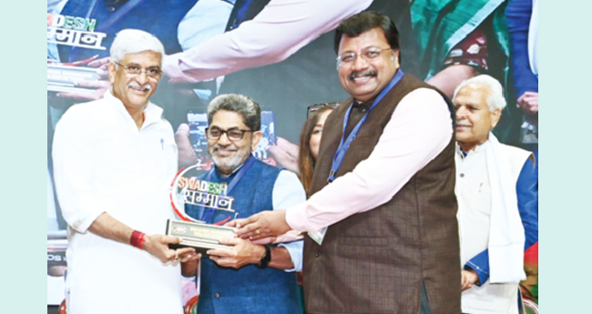 സ്വ​ദേ​ശ് സ​മ്മാ​ൻ  ദേ​ശീ​യ​പു​ര​സ്കാ​രം  കെ​എ​സ്എ​ഫ്ഇ ഏ​റ്റു​വാ​ങ്ങി