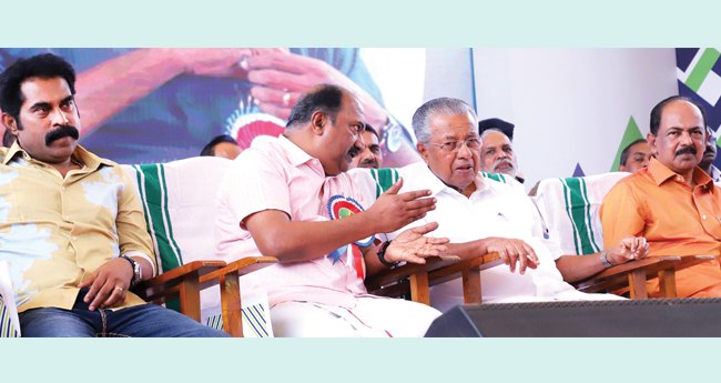 കെ​എ​സ്എ​ഫ്ഇ പ്ര​തി​സ​ന്ധി​യി​ലും  ഉ​ല​യാ​ത്ത മാ​തൃ​ക​: മു​ഖ്യ​മ​ന്ത്രി