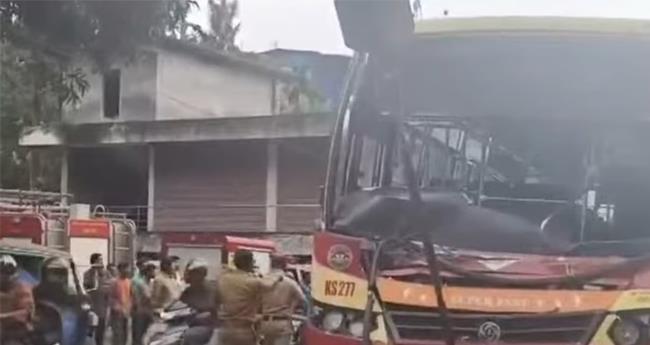 കോ​ട്ട​യ​ത്ത് ആ​റ് വാ​ഹ​ന​ങ്ങ​ള്‍ കൂ​ട്ടി​യി​ടി​ച്ചു; 35 പേ​ര്‍​ക്ക് പ​രി​ക്ക്