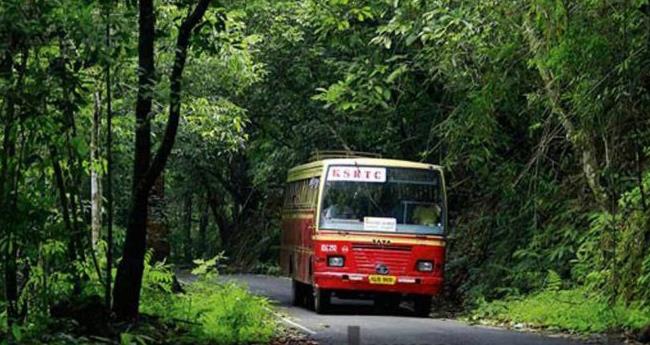 കെ​എ​സ്ആ​ർ​ടി​സി ബ​സി​ന് ത​ക​രാ​ർ; മ​ല​ക്ക​പ്പാ​റ വ​ന​ത്തി​നു​ള്ളി​ൽ യാ​ത്ര​ക്കാ​ർ കു​ടു​ങ്ങി