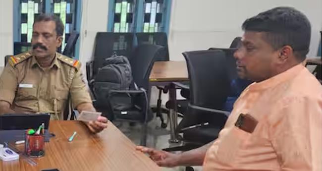 കെ​എ​സ്ആ​ർ​ടി​സി​ക്ക് സൈ​ഡ് കൊ​ടു​ത്തി​ല്ല; ബൈ​ക്ക് യാ​ത്ര​ക്കാ​ര​നി​ൽ നി​ന്ന് പി​ഴ​യീ​ടാ​ക്കി