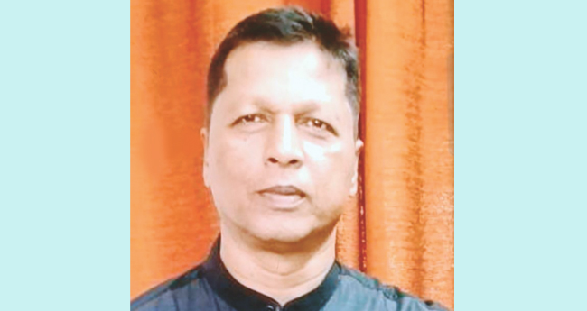 മരം വെട്ടിമാറ്റുന്നതിനിടെ വൈ​ദ്യു​തിപോസ്റ്റ് ദേഹത്തു വീണ്  ഫയർഫോഴ്സ് ഉദ്യോഗസ്ഥൻ മരിച്ചു