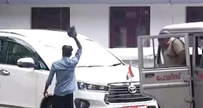 മ​ന്ത്രി വി.​ശി​വ​ൻ​കു​ട്ടി​ക്കെ​തി​രെ ക​രി​ങ്കൊ​ടി പ്ര​തി​ഷേ​ധം ;  കെ​എ​സ്‍​യു ജി​ല്ലാ പ്ര​സി​ഡ​ന്‍റ് അ​റ​സ്റ്റി​ൽ