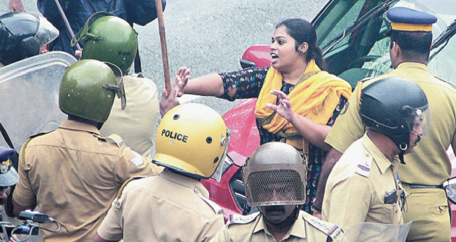 ജലീലിന്‍റെ രാജി ആവശ്യപ്പെട്ടുള്ള മാർച്ചിൽ സംഘർഷം, ലാത്തിച്ചാർജ്