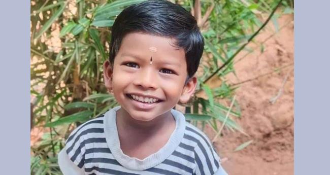 ഇ​ര​ട്ട​യാ​റി​ൽ പി​ക്ക​പ്പ് വാ​ൻ ഇ​ടി​ച്ച് നാ​ല് വ​യ​സു​കാ​ര​ൻ മ​രി​ച്ചു