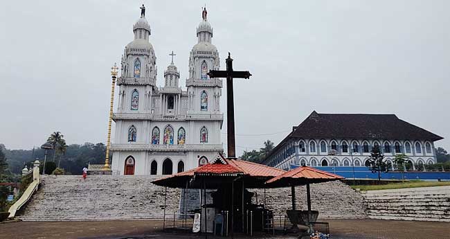 കുറവിലങ്ങാട്ട് മൂ​ന്നുനോ​മ്പ്  തി​രു​നാ​ളി​നു നാ​ളെ കൊ​ടി​യേ​റും