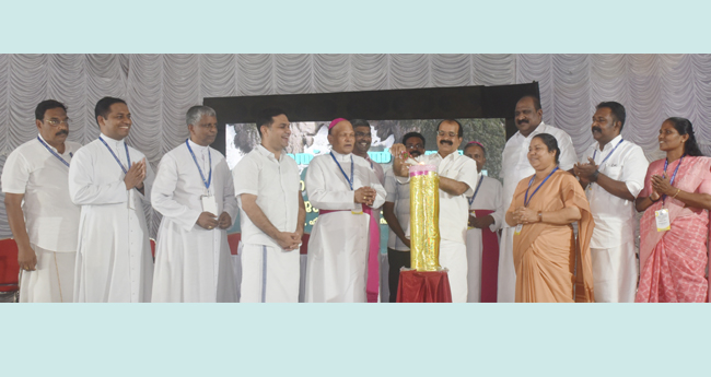 മ​ത്സ്യ​ത്തൊ​ഴി​ലാ​ളി​ക​ള്‍​ക്കു ദോ​ഷ​ക​ര​മാ​യ​തൊ​ന്നും  കേ​ന്ദ്രം ചെ​യ്യി​ല്ല: മന്ത്രി ജോ​ര്‍​ജ് കു​ര്യ​ന്‍