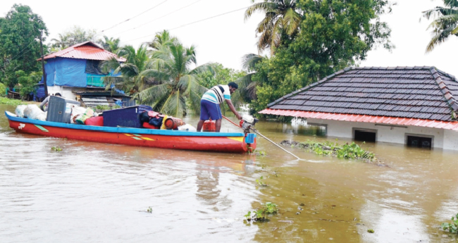 കുട്ടനാട് മുങ്ങുന്നു; കൂട്ടപ്പലായനം