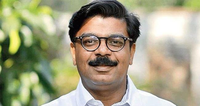 മാ​ത്യു കു​ഴ​ല്‍​നാ​ട​ന്‍റെ ചി​ന്ന​ക്ക​നാ​ലി​ലെ ഭൂ​മി; റ​വ​ന്യൂ​ഉ​ദ്യോ​ഗ​സ്ഥ​രെ സ്ഥ​ലം​മാ​റ്റി