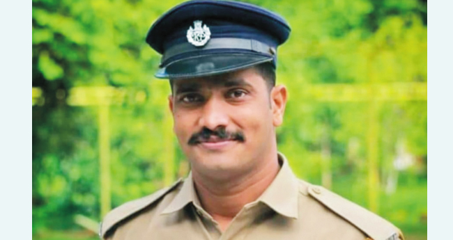 ട്രെ​യി​നി​ൽനി​ന്നു വീ​ണ ഗു​ജ​റാ​ത്ത്  സ്വ​ദേ​ശി​ക്കു ര​ക്ഷ​ക​നാ​യി  ല​ഗേ​ഷ്