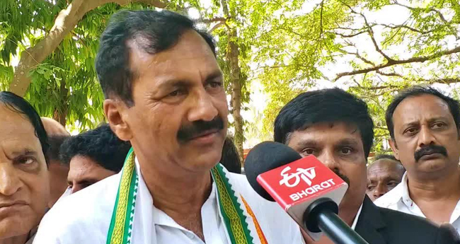 ബംഗളൂരു ദുരന്തം: ഗൂഢാലോചനയെന്ന്  കോൺഗ്രസ് നേതാവ് എം. ​ല​ക്ഷ്മ​ണ