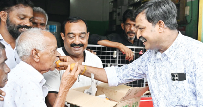 ഓ​ണം ബംപ​ർ നെ​ട്ടൂ​രി​ൽ വി​റ്റ ടി​ക്ക​റ്റി​ന്, ഭാ​ഗ്യ​വാ​ൻ കാ​ണാ​മ​റ​യ​ത്ത്
