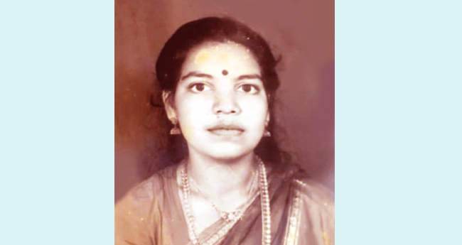 വീട്ടമ്മ കഴുത്തറുത്ത് കൊല്ലപ്പെട്ട നിലയിൽ