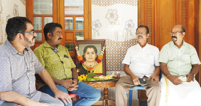 ആ​റാം വ​ര്‍​ഷ​വും അ​വ​ര്‍ ഒ​ത്തു​കൂ​ടി, ലീ​ന​യു​ടെ ഓ​ര്‍​മ​ക​ള്‍​ക്ക് മു​മ്പി​ല്‍