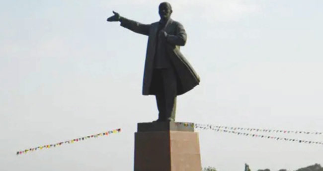 ലെനിൻപ്രതിമ നീക്കം ചെയ്തു