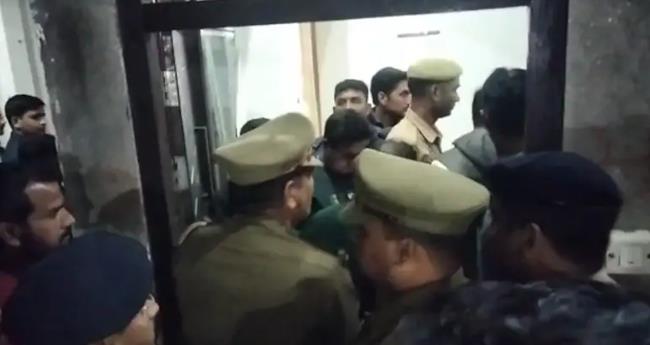 യു​പി​യി​ൽ മാ​ധ്യ​മ​പ്ര​വ​ർ​ത്ത​ക​നെ വെ​ടി​വ​ച്ചു​കൊ​ന്നു; ഭീ​ഷ​ണി ഫോ​ൺ കോ​ൾ ല​ഭി​ച്ചി​രു​ന്നു​വെ​ന്ന് കു​ടും​ബം