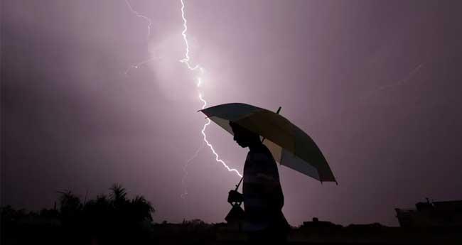 സം​സ്ഥാ​ന​ത്ത് ഒ​റ്റ​പ്പെ​ട്ട​യി​ട​ങ്ങ​ളി​ൽ ഇ​ടി​മി​ന്ന​ലി​ന് സാ​ധ്യ​ത