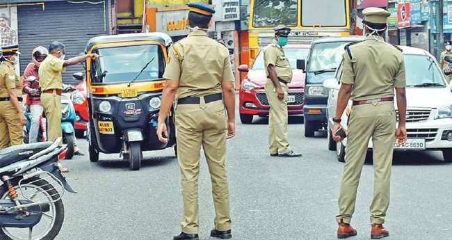 ലോ​ക്ഡൗ​ണ്‍ പ​രി​ശോ​ധ​ന​യി​ൽ വി​ട്ടു​വീ​ഴ്ച​യി​ല്ലാ​തെ പോ​ലീ​സ്