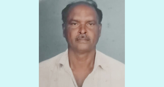 ഫൈ​ബ​ർ വ​ള്ളം  മ​ണ​ൽ​ത്തി​ട്ട​യി​ലി​ടി​ച്ചു മ​റി​ഞ്ഞ് ഒ​രാ​ൾ മ​രി​ച്ചു
