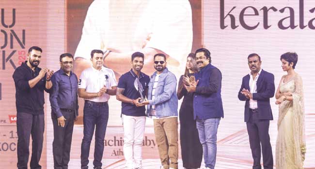 ലു​ലു കേ​ര​ള പ്രൈ​ഡ് പു​ര​സ്‌​കാ​രം  സ​ച്ചി​ന്‍ ബേ​ബി​ക്ക്